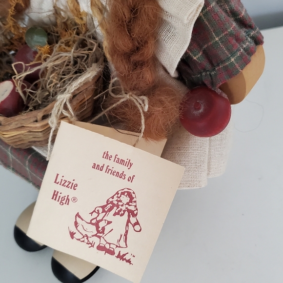 Lizzie High Doll Primitive Wood Sculpture - Picture 4 of 7